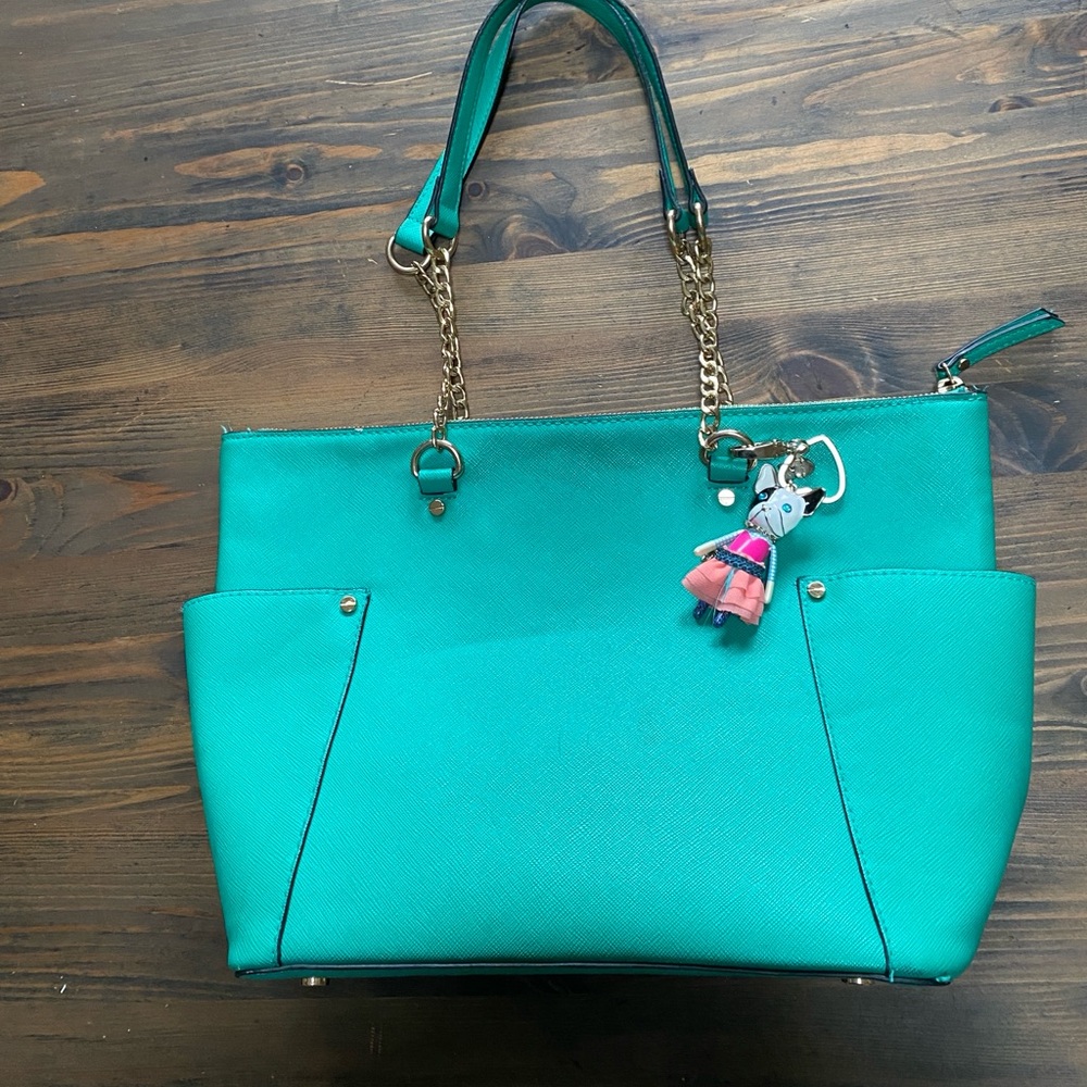 A New Day handbag in green with a chain strap and outer pockets.